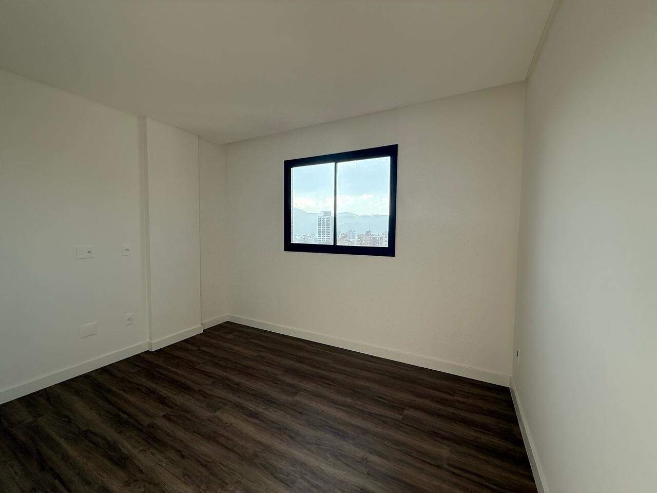 Apartamento à venda no Meia Praia: 