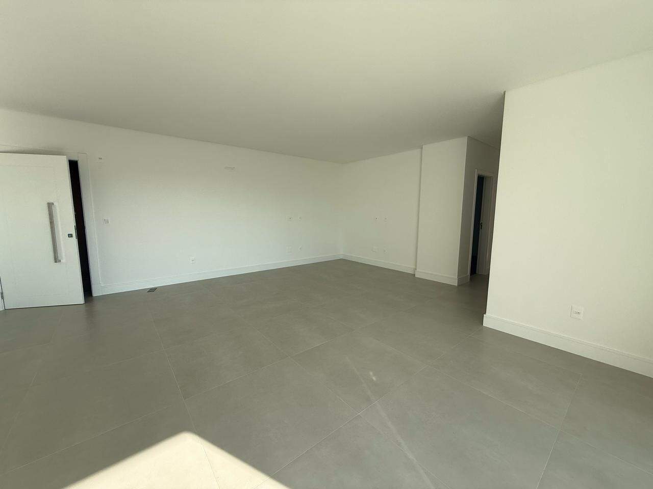 Apartamento à venda no Meia Praia: 