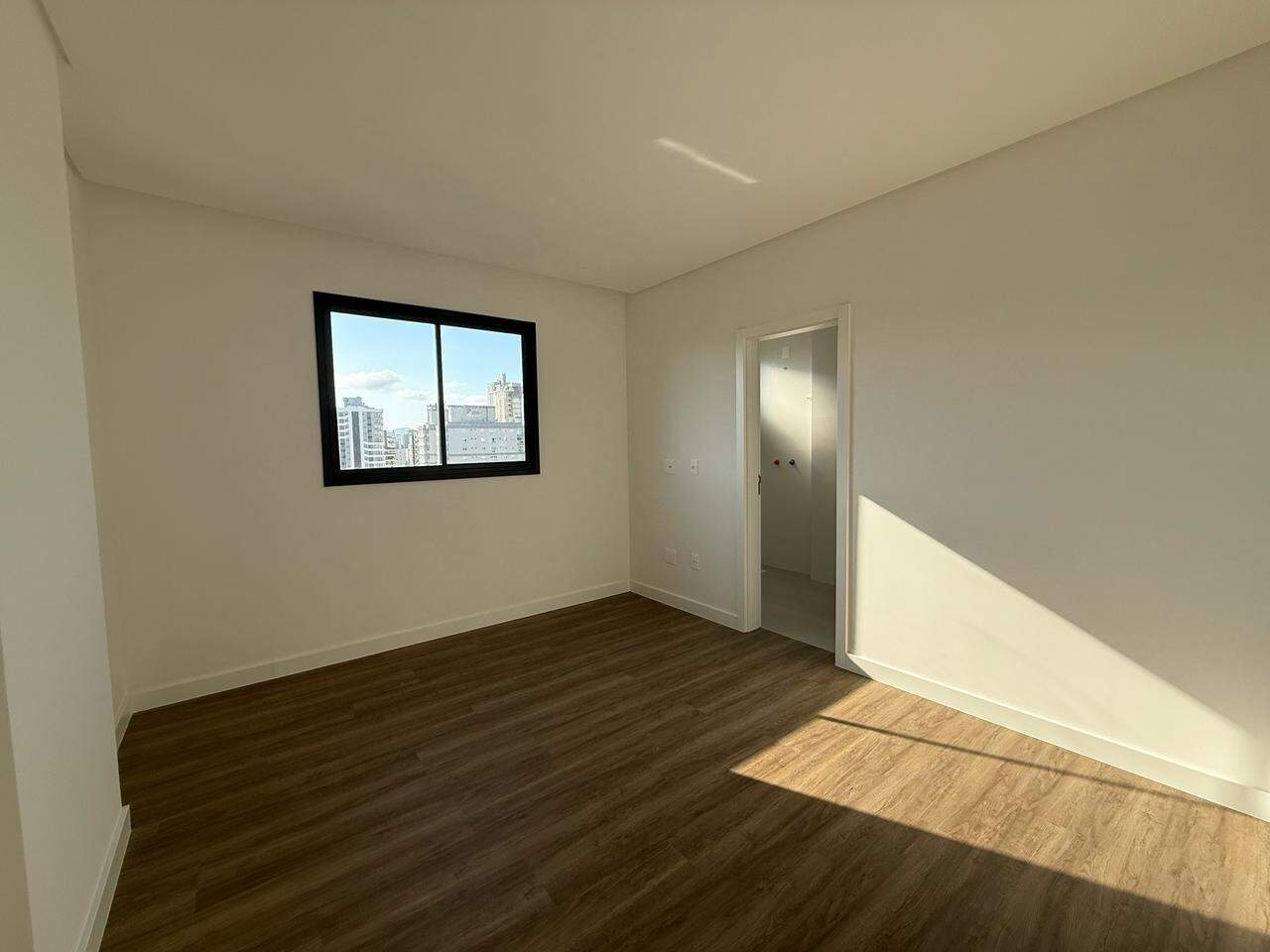 Apartamento à venda no Meia Praia: 