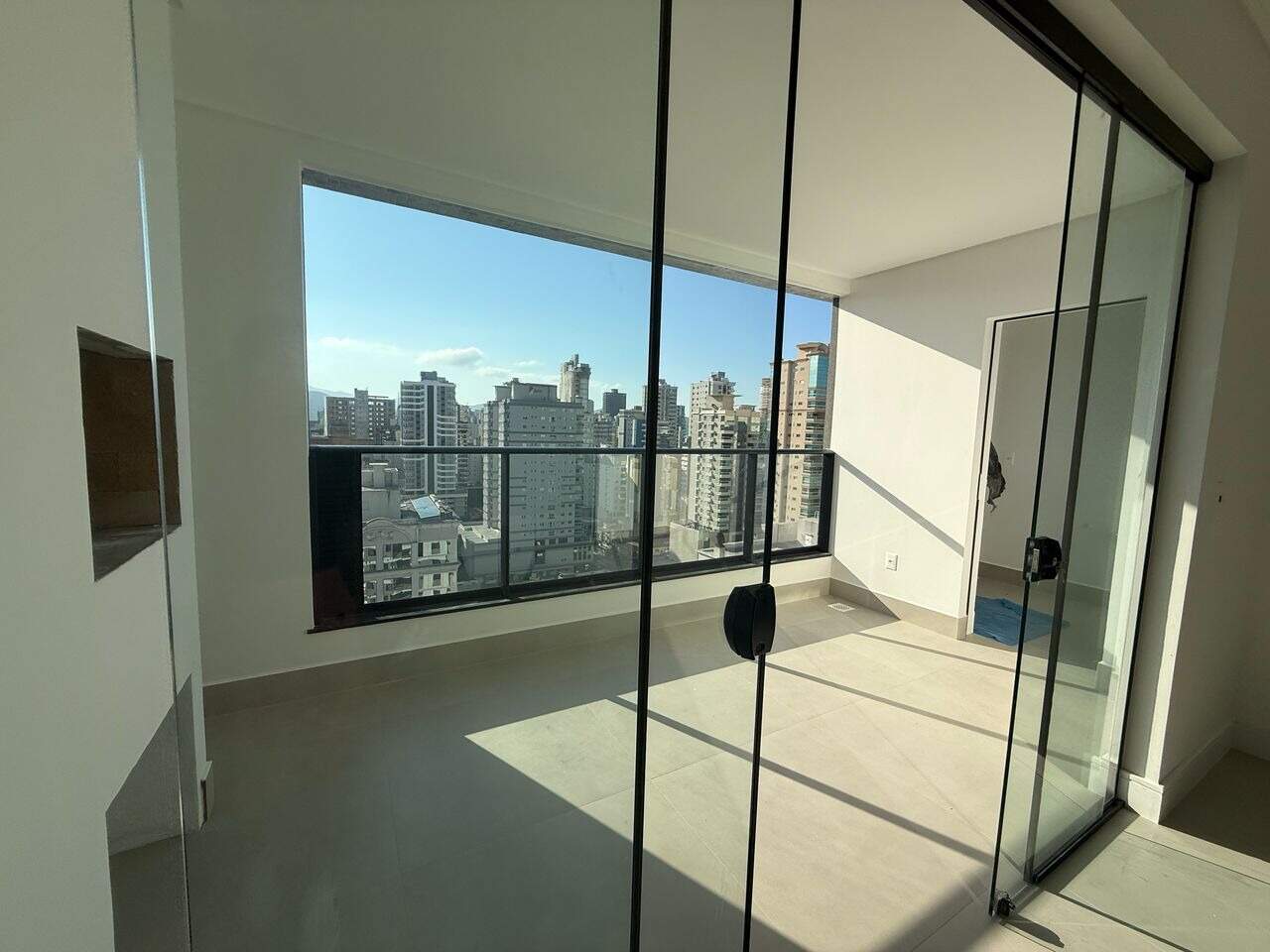 Apartamento à venda no Meia Praia: 