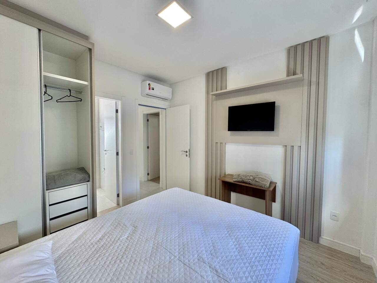 Apartamento à venda no Meia Praia: