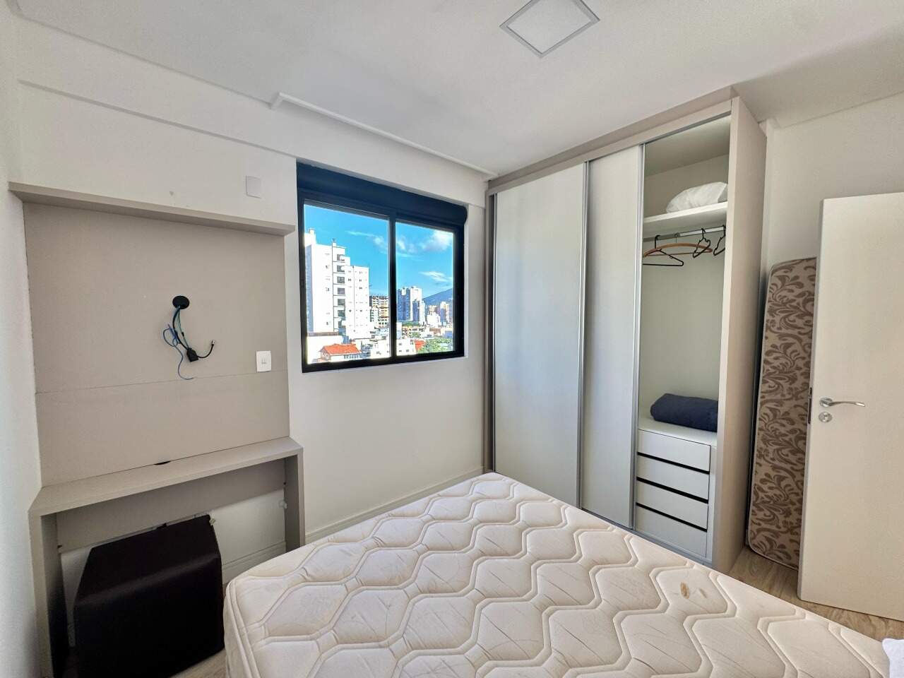 Apartamento à venda no Meia Praia: