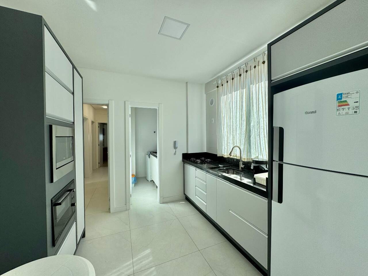 Apartamento à venda no Meia Praia: