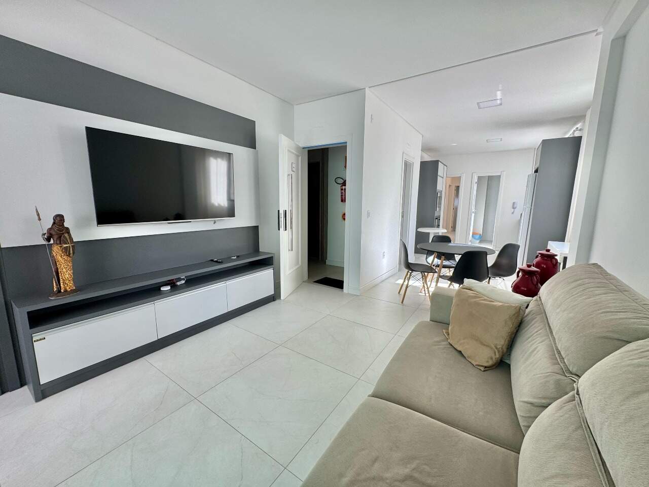 Apartamento à venda no Meia Praia: