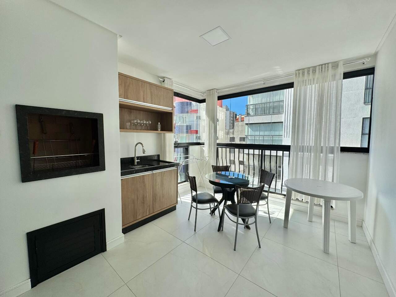 Apartamento à venda no Meia Praia: