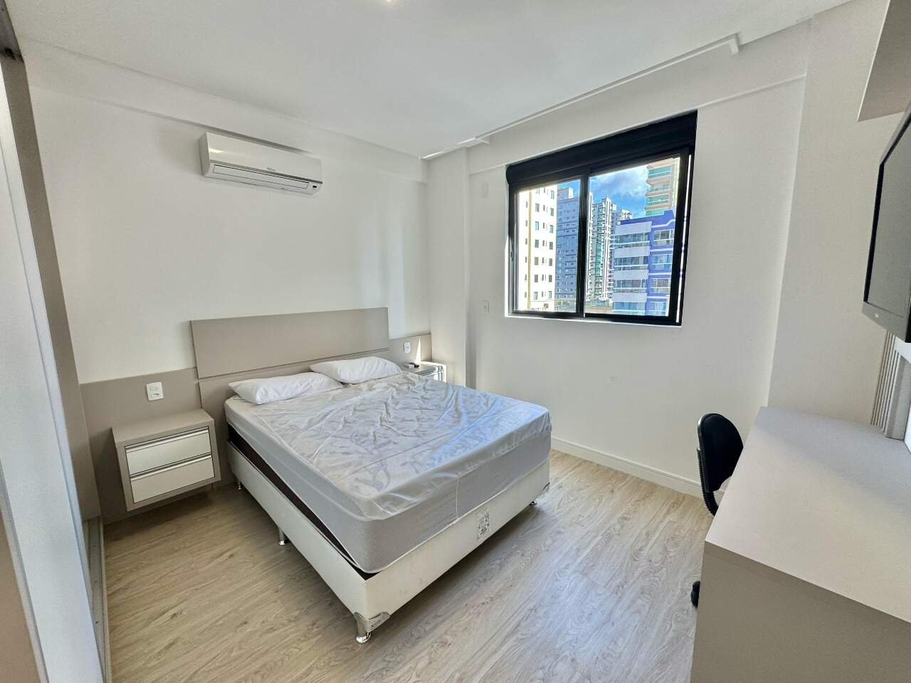 Apartamento à venda no Meia Praia: