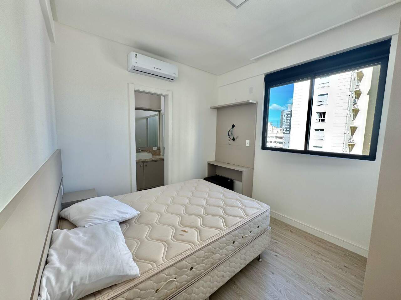 Apartamento à venda no Meia Praia: