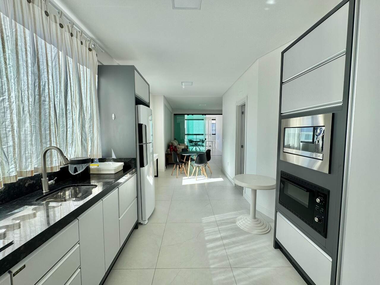 Apartamento à venda no Meia Praia: