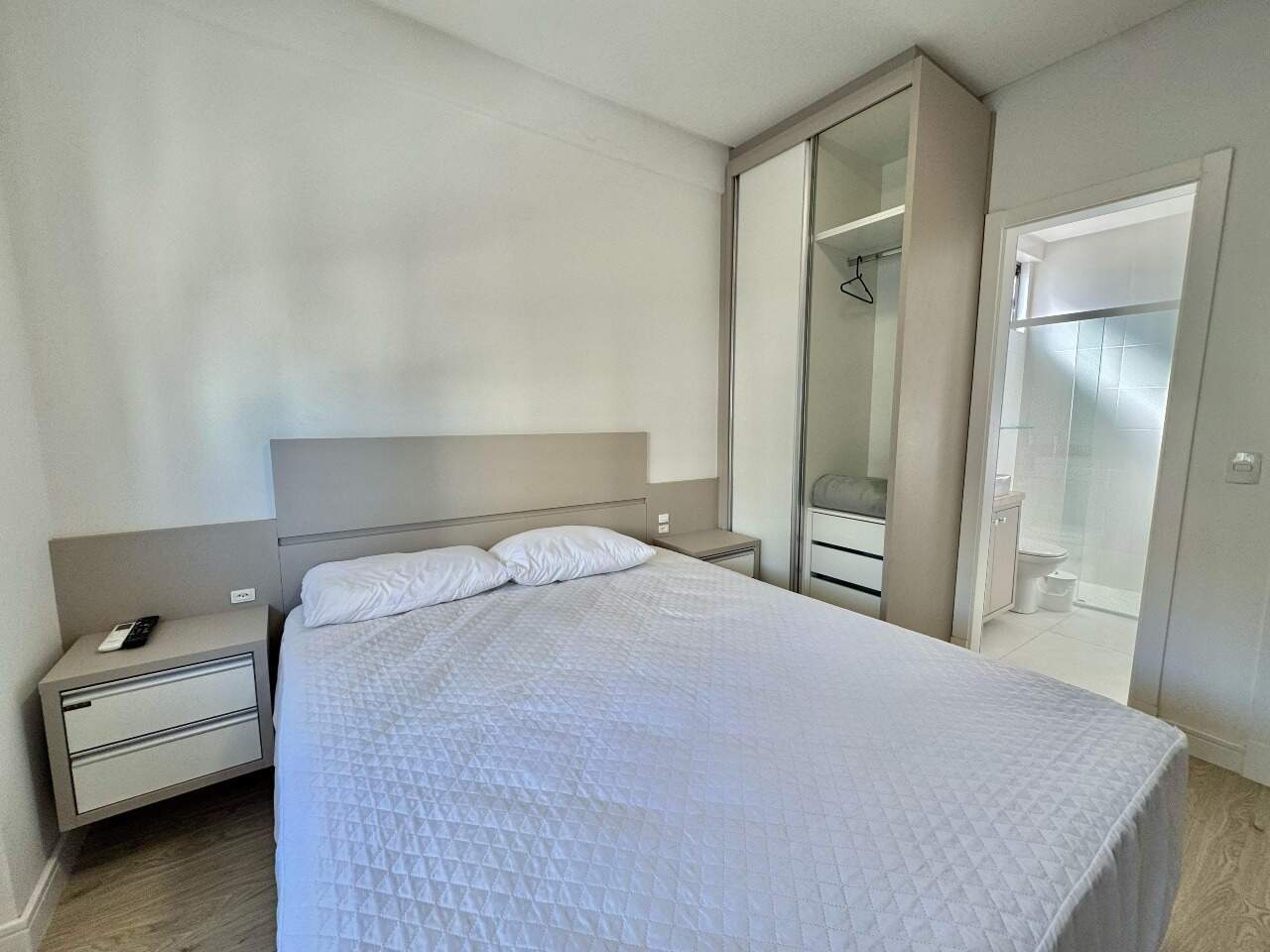 Apartamento à venda no Meia Praia: