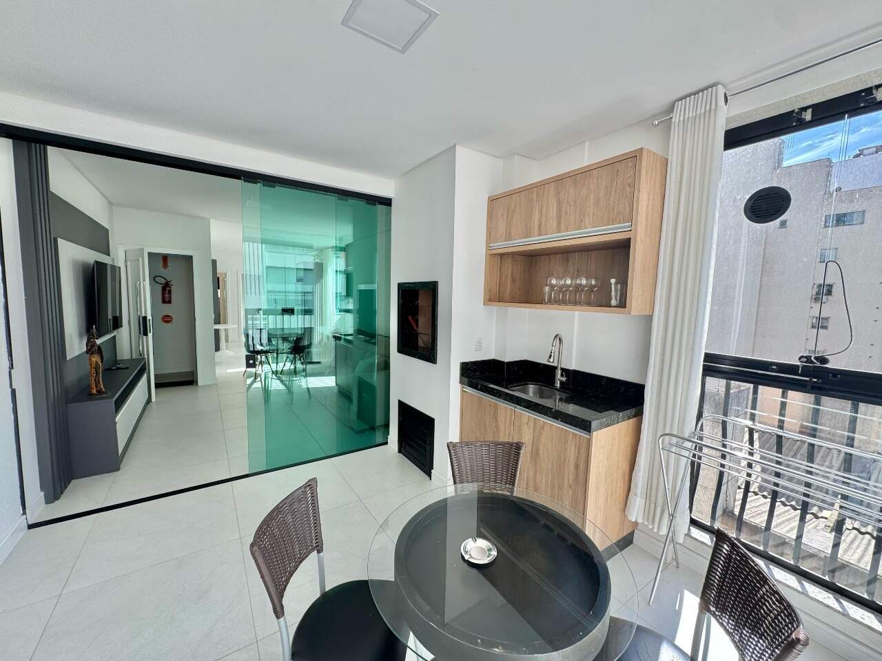 Apartamento à venda no Meia Praia: