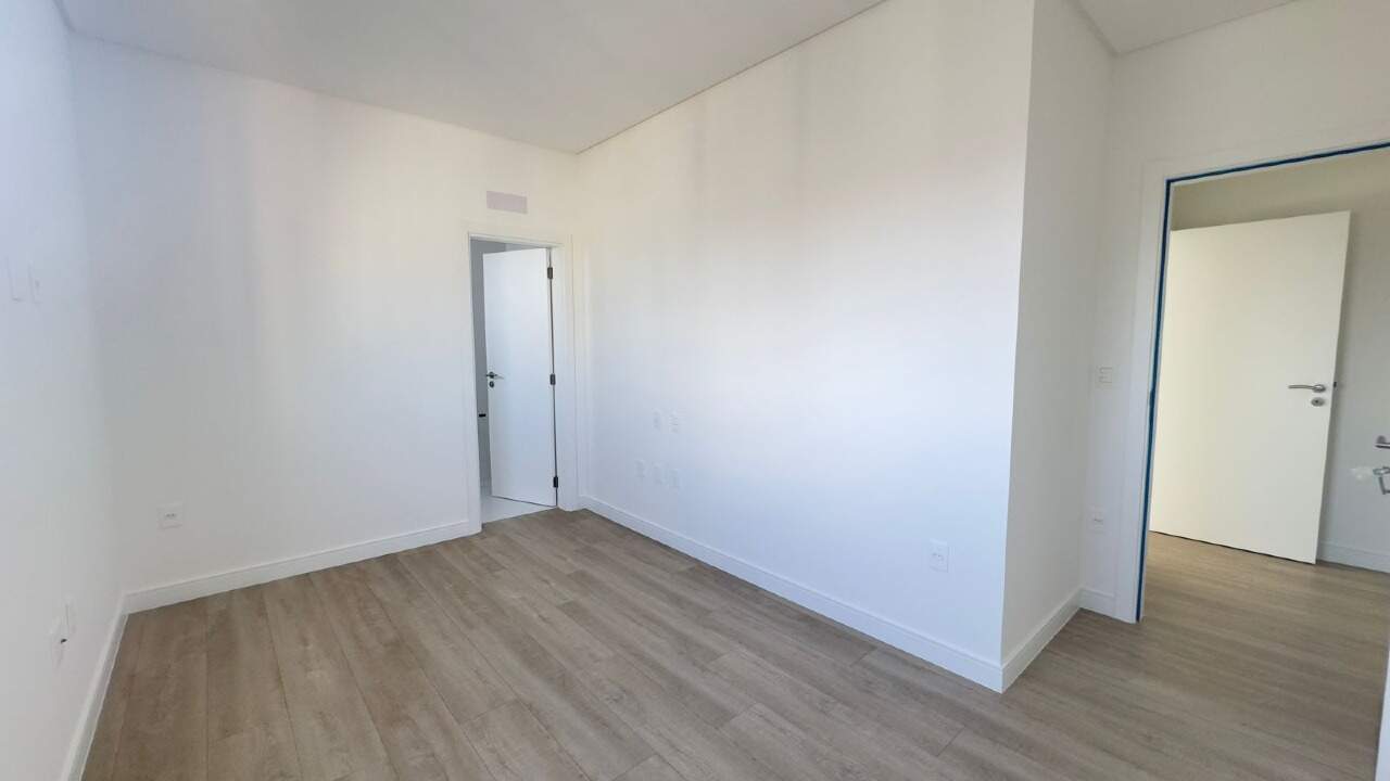 Apartamento à venda no Meia Praia: 