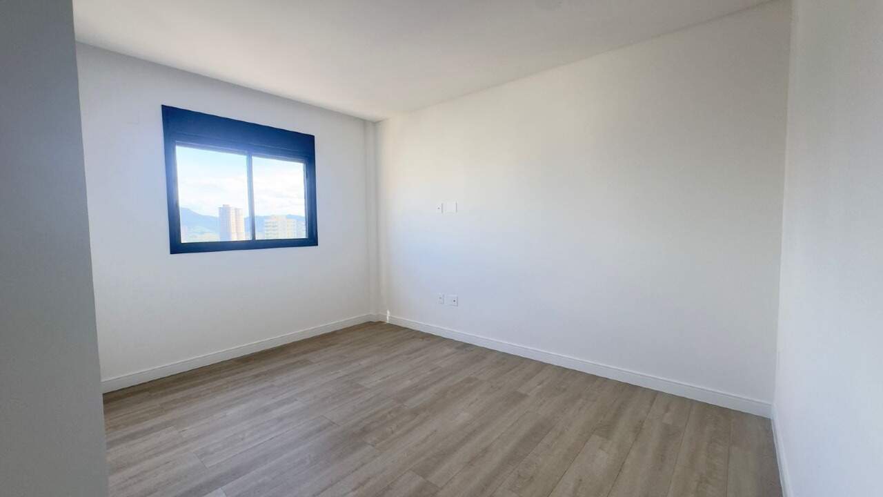 Apartamento à venda no Meia Praia: 