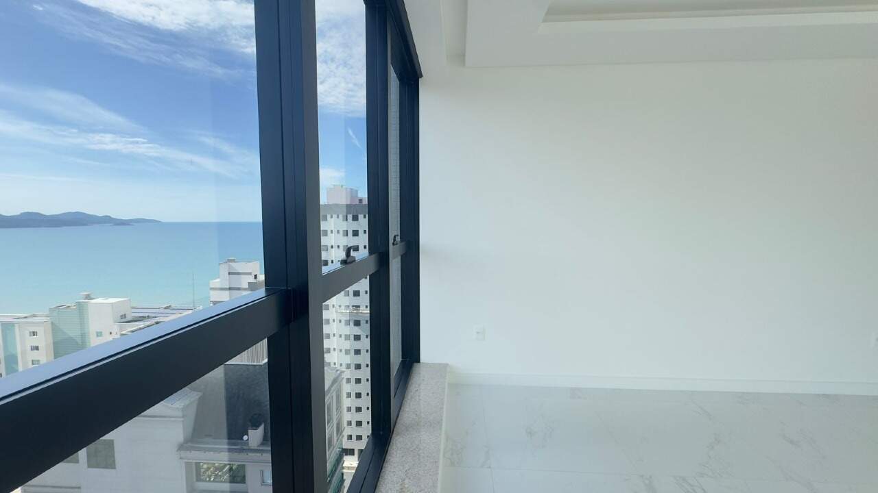 Apartamento à venda no Meia Praia: 