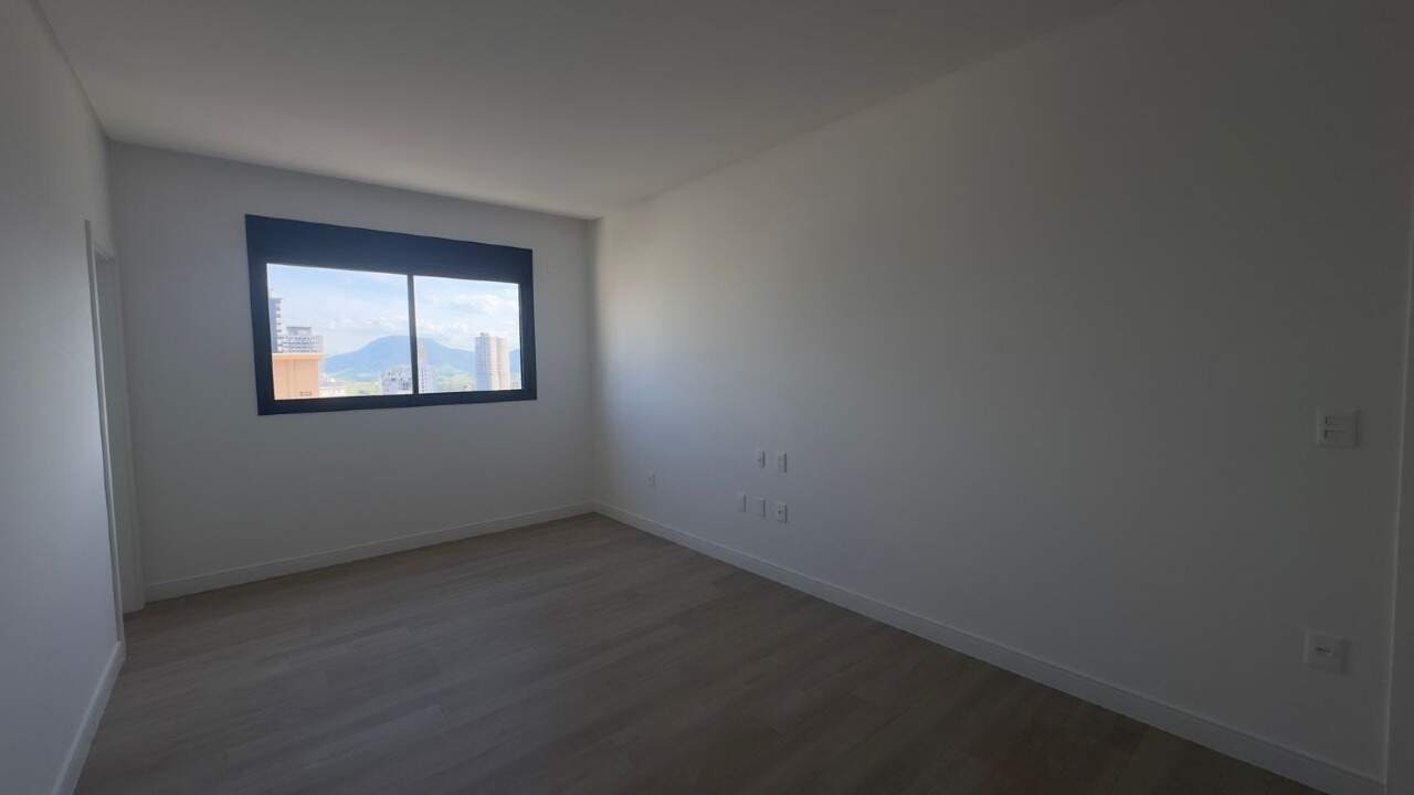 Apartamento à venda no Meia Praia: 