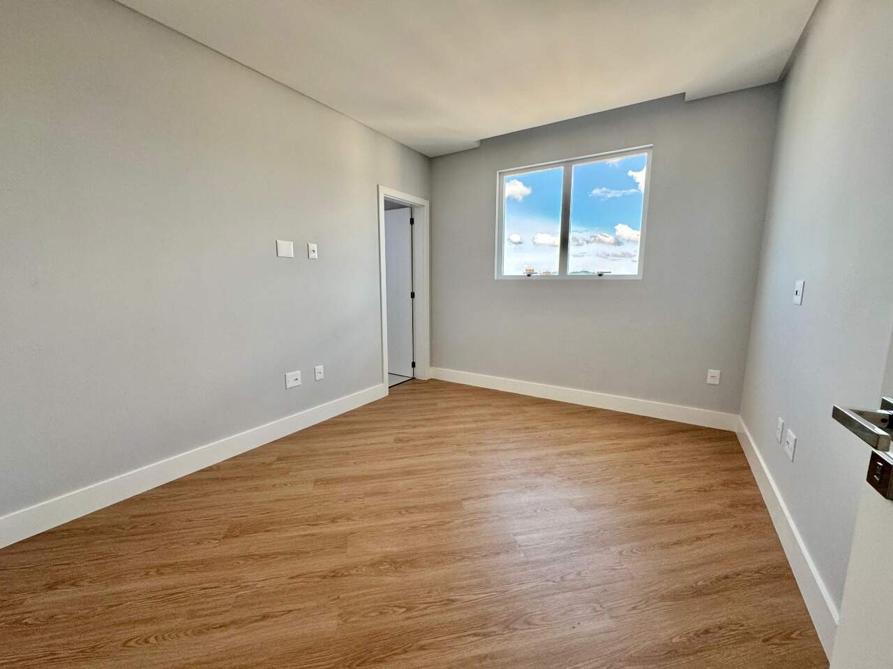 Apartamento à venda no Meia Praia: 