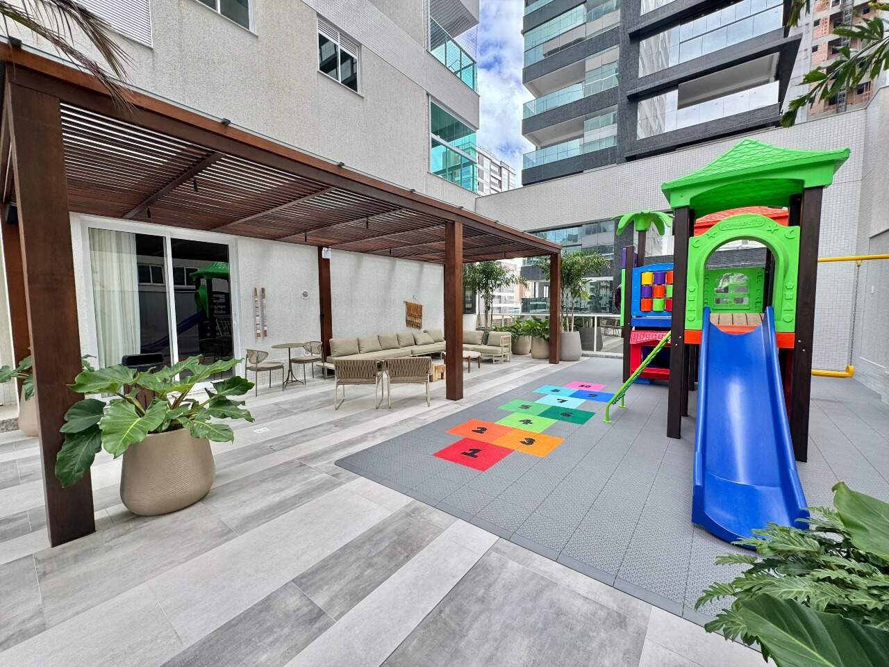 Apartamento à venda no Meia Praia: 