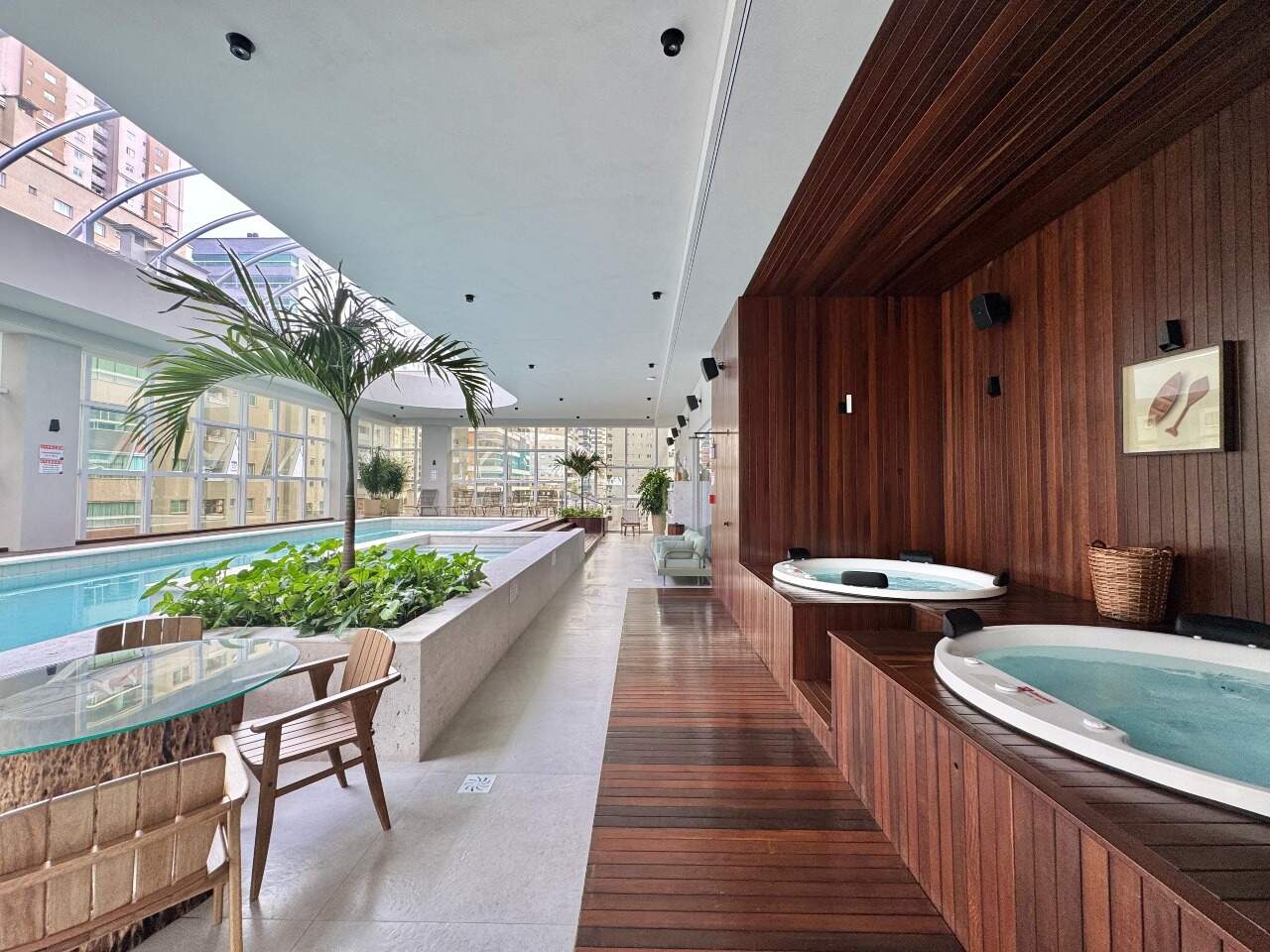 Apartamento à venda no Meia Praia: 