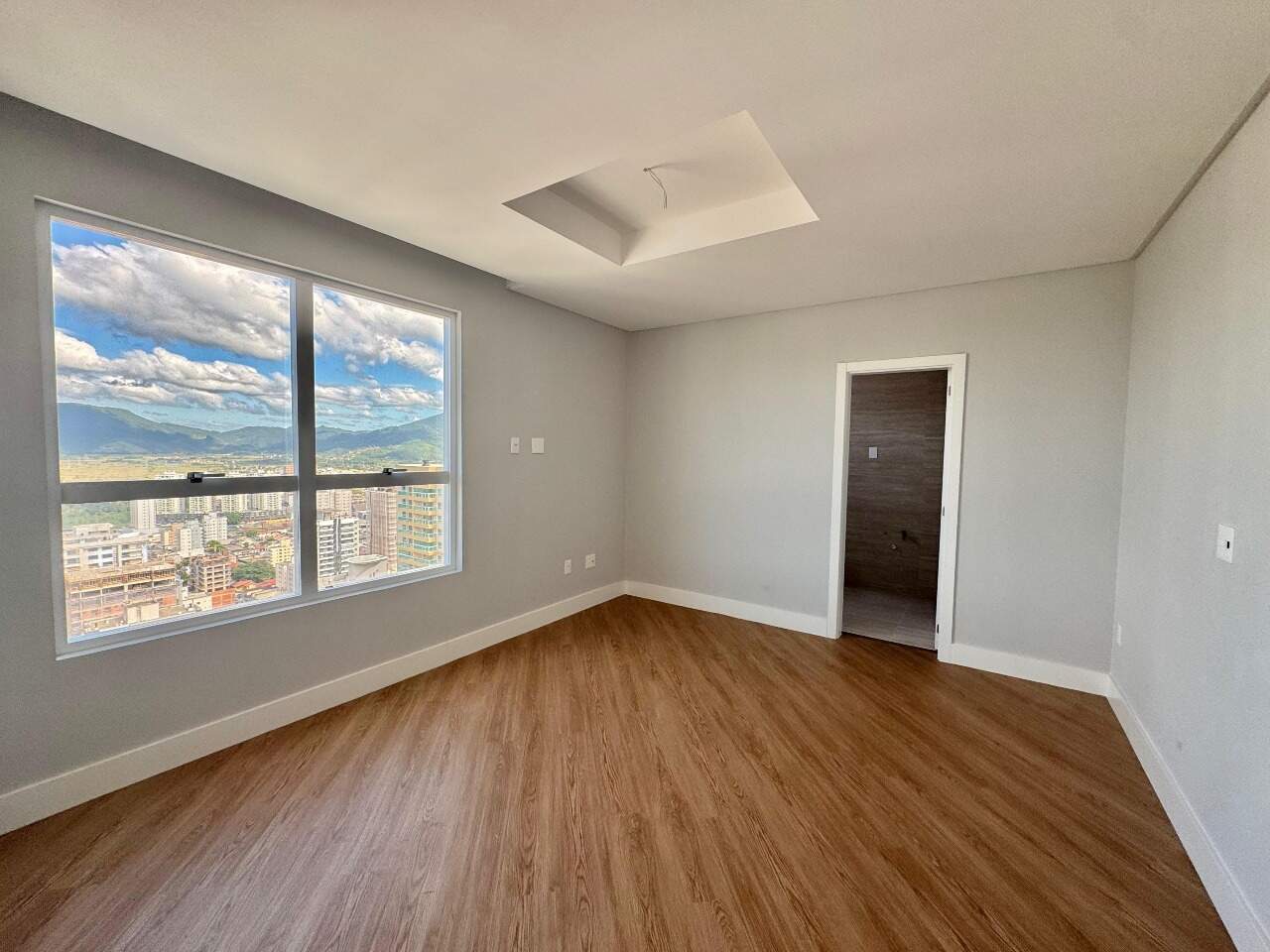 Apartamento à venda no Meia Praia: 