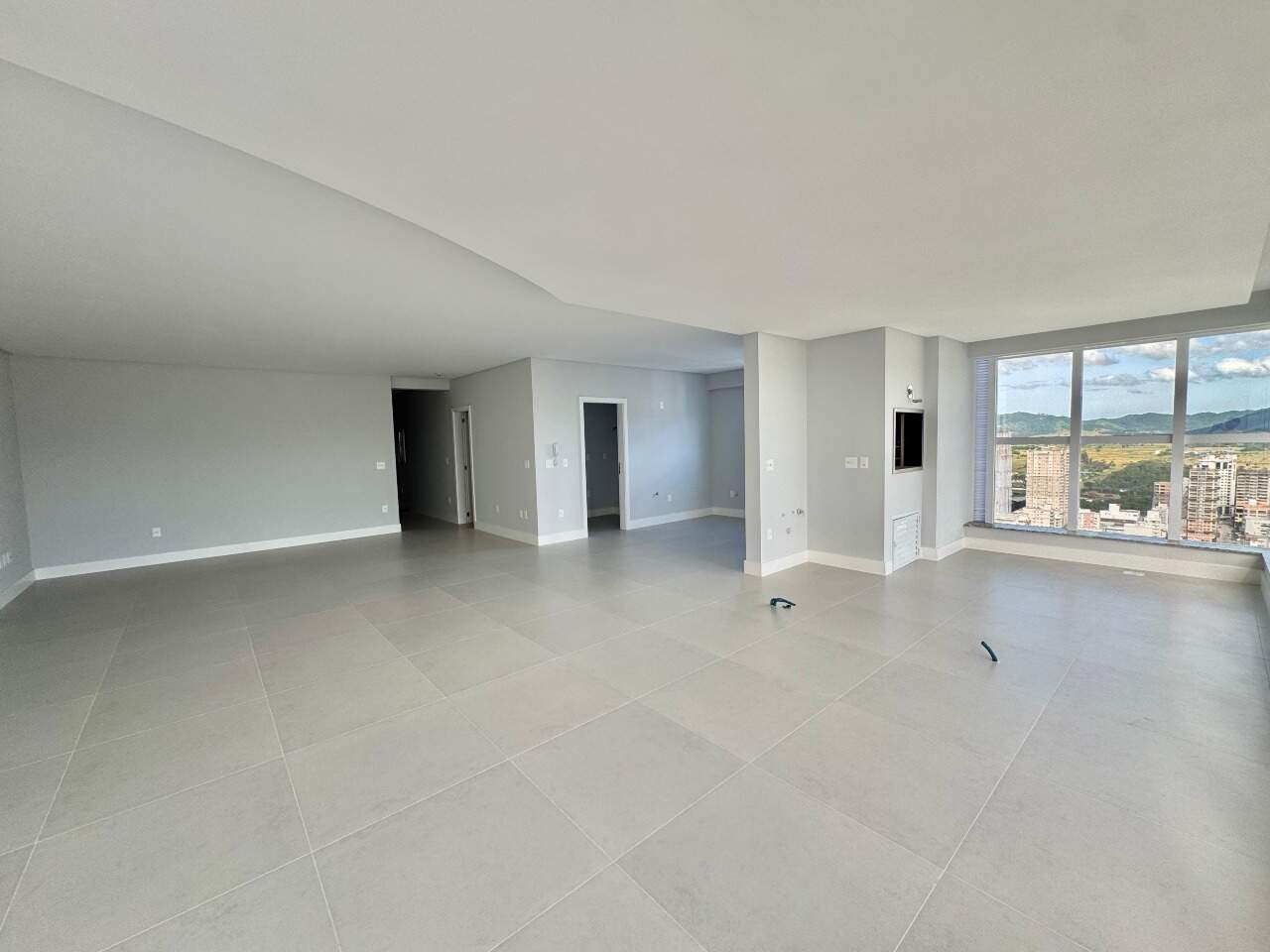 Apartamento à venda no Meia Praia: 