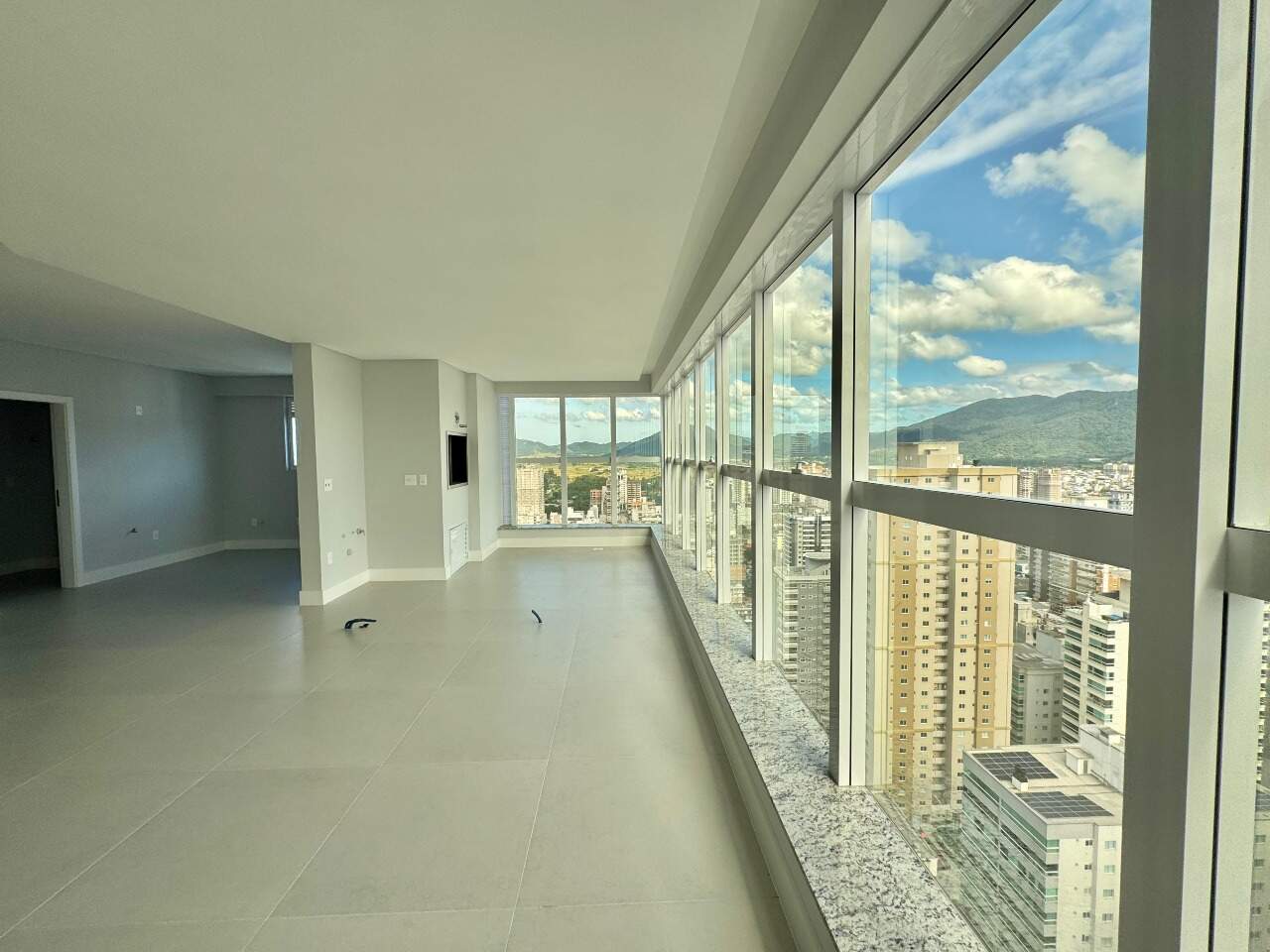 Apartamento à venda no Meia Praia: 