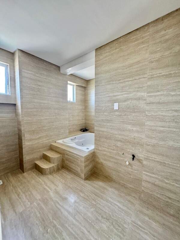 Apartamento à venda no Meia Praia: 