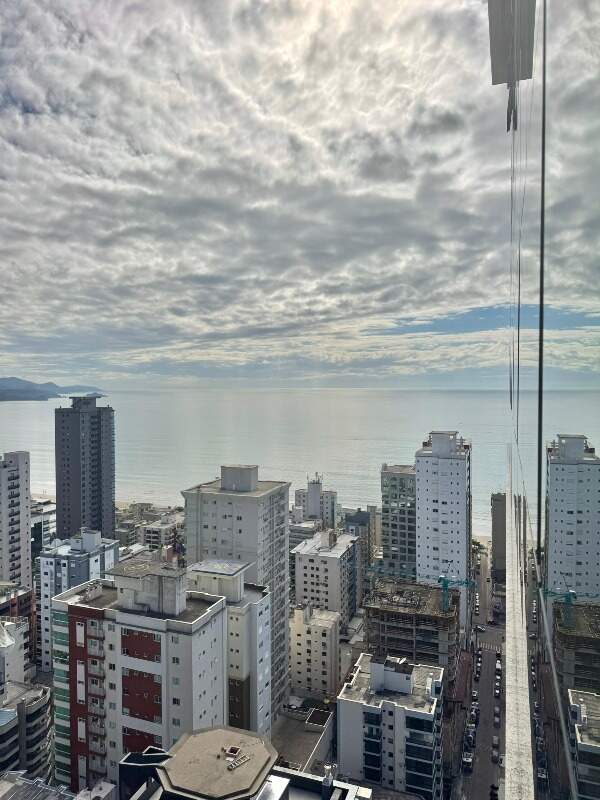 Apartamento à venda no Meia Praia: 