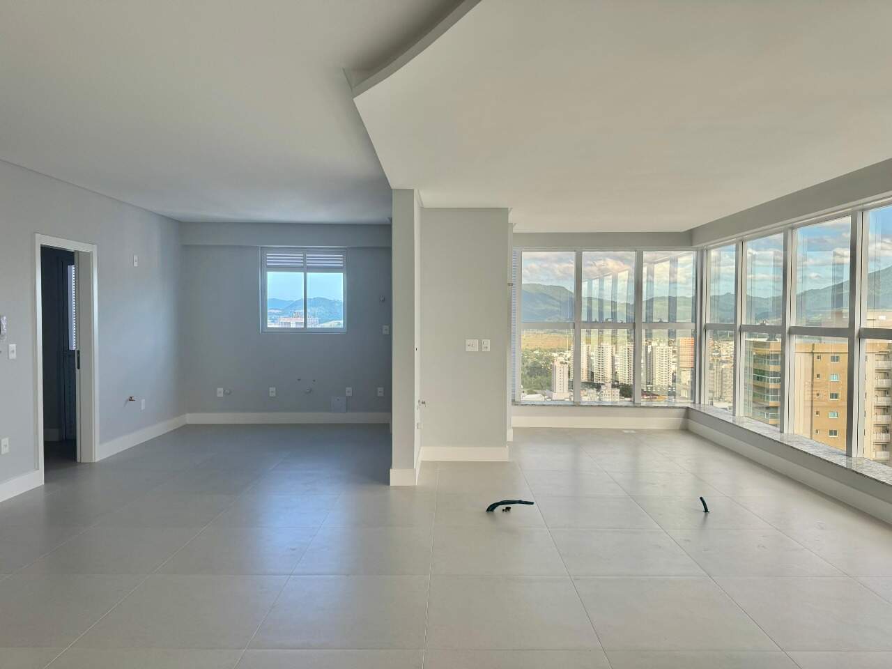 Apartamento à venda no Meia Praia: 