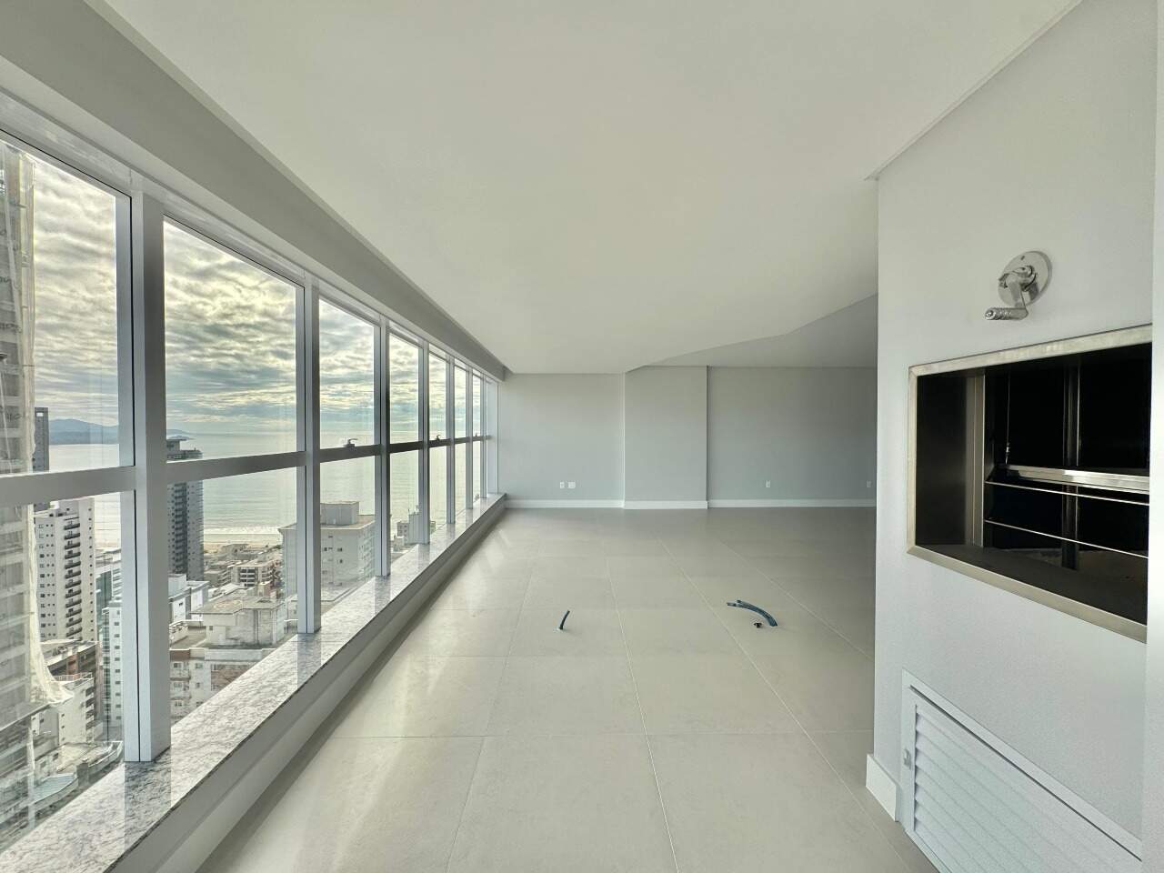 Apartamento à venda no Meia Praia: 