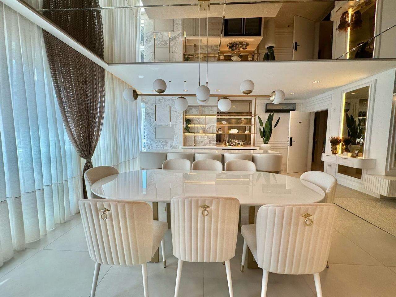 Apartamento à venda no Meia Praia: 