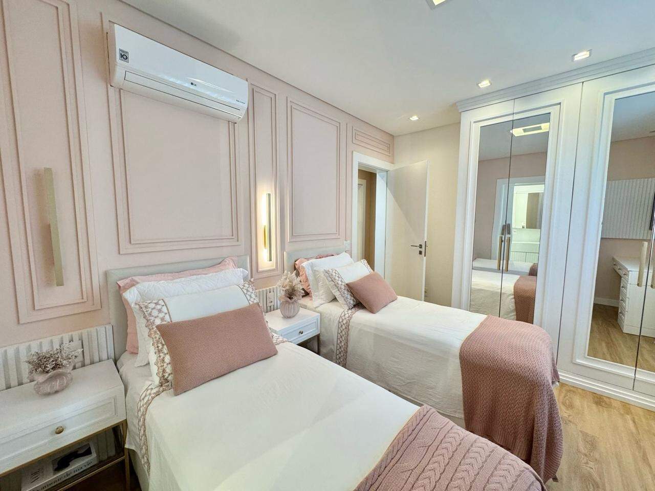 Apartamento à venda no Meia Praia: 