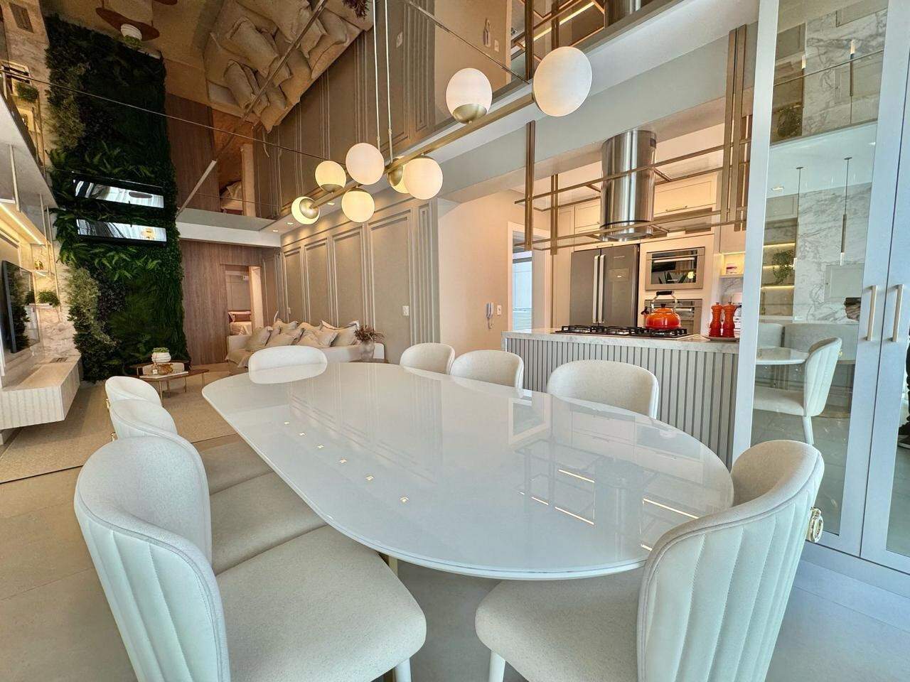Apartamento à venda no Meia Praia: 