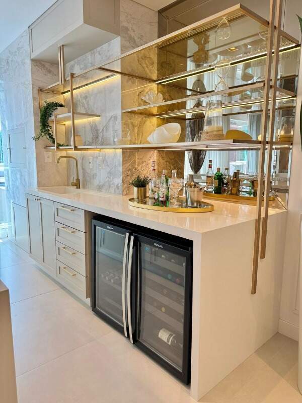 Apartamento à venda no Meia Praia: 