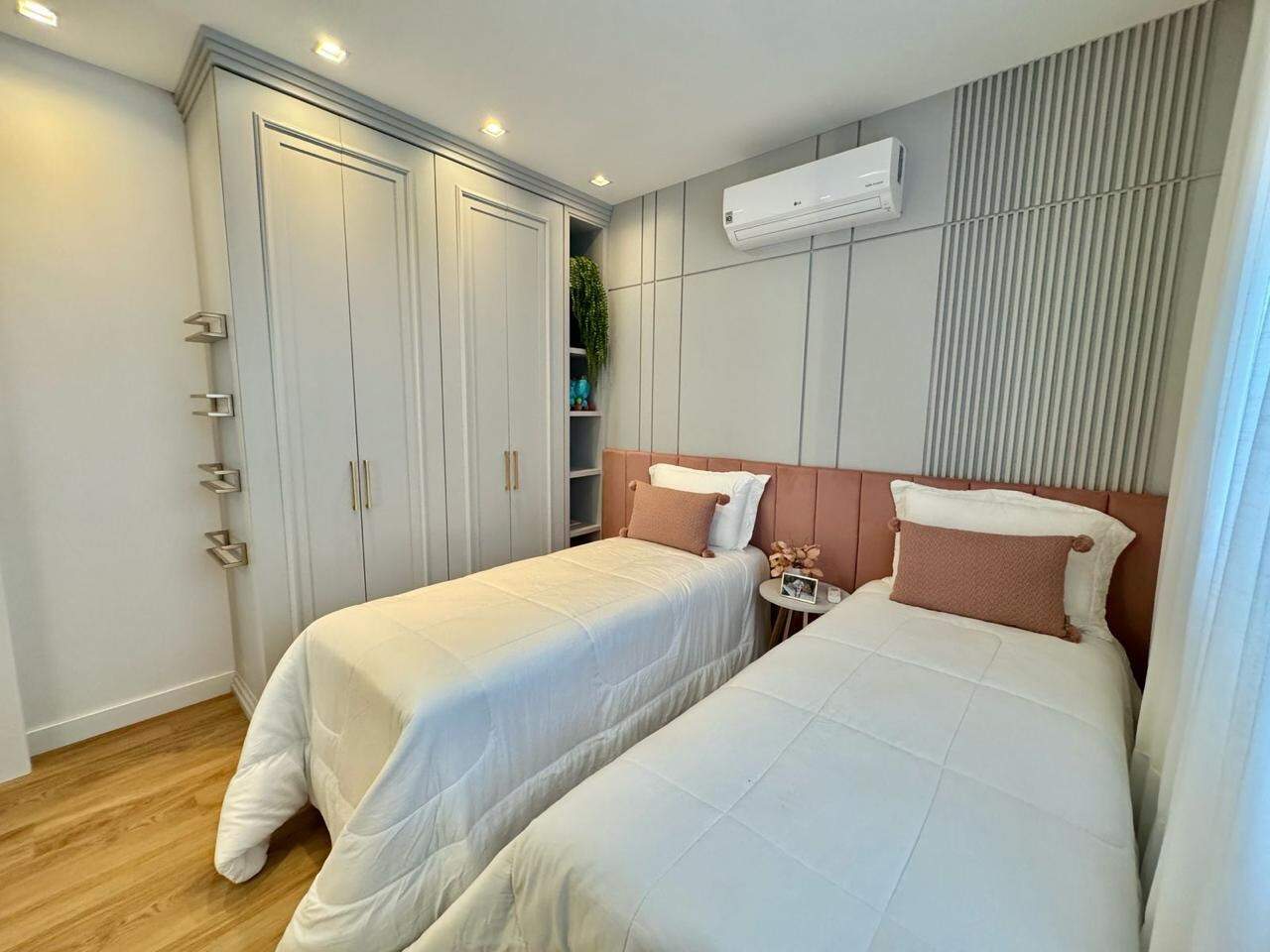 Apartamento à venda no Meia Praia: 