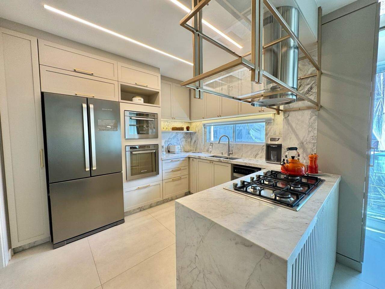 Apartamento à venda no Meia Praia: 