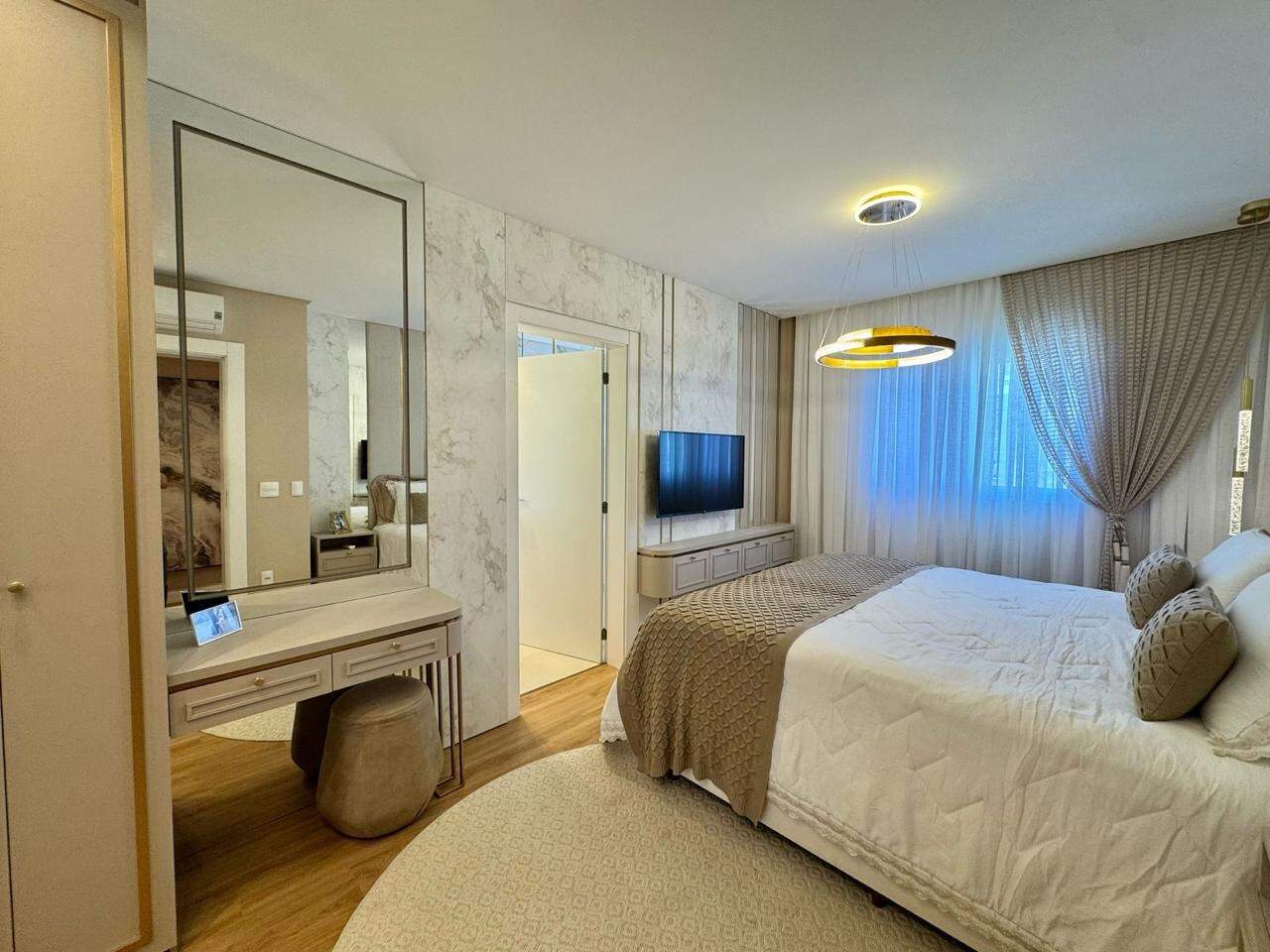 Apartamento à venda no Meia Praia: 