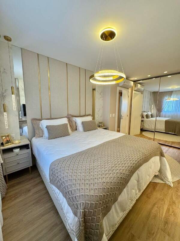 Apartamento à venda no Meia Praia: 
