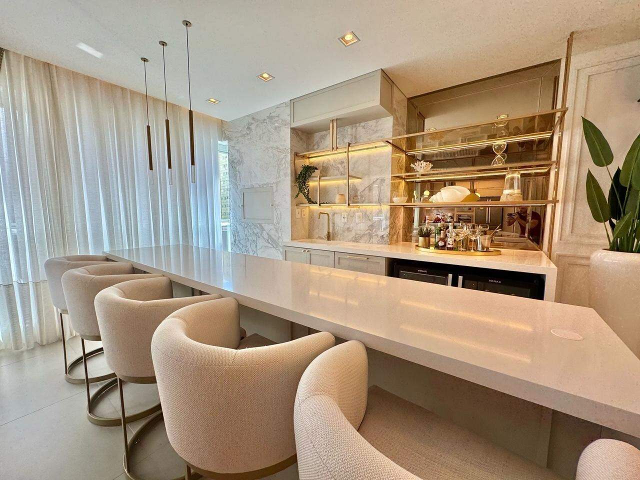 Apartamento à venda no Meia Praia: 