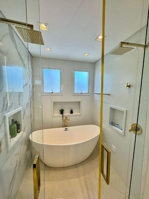 Apartamento à venda no Meia Praia: 