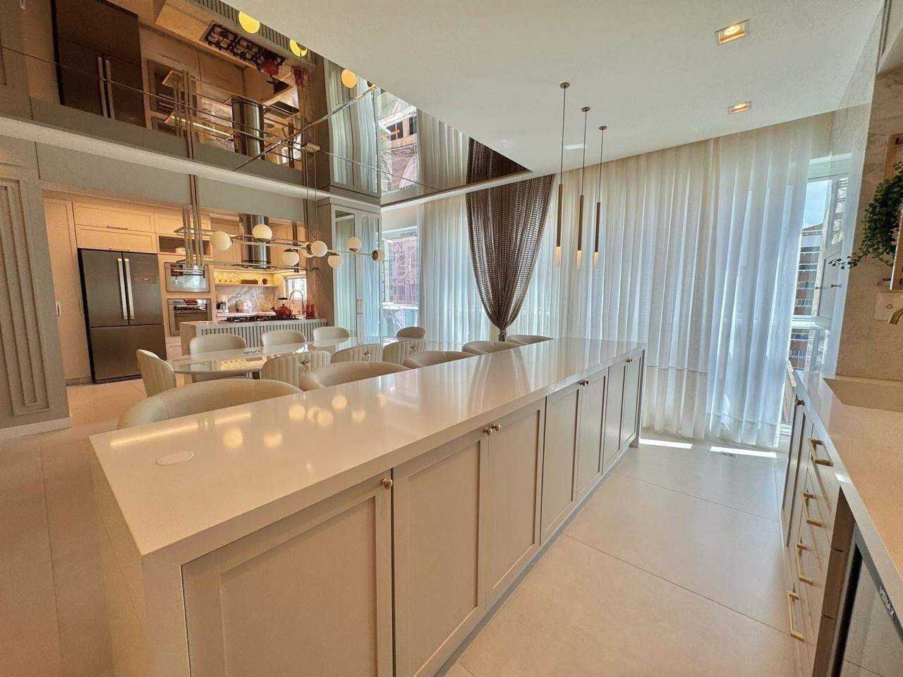 Apartamento à venda no Meia Praia: 