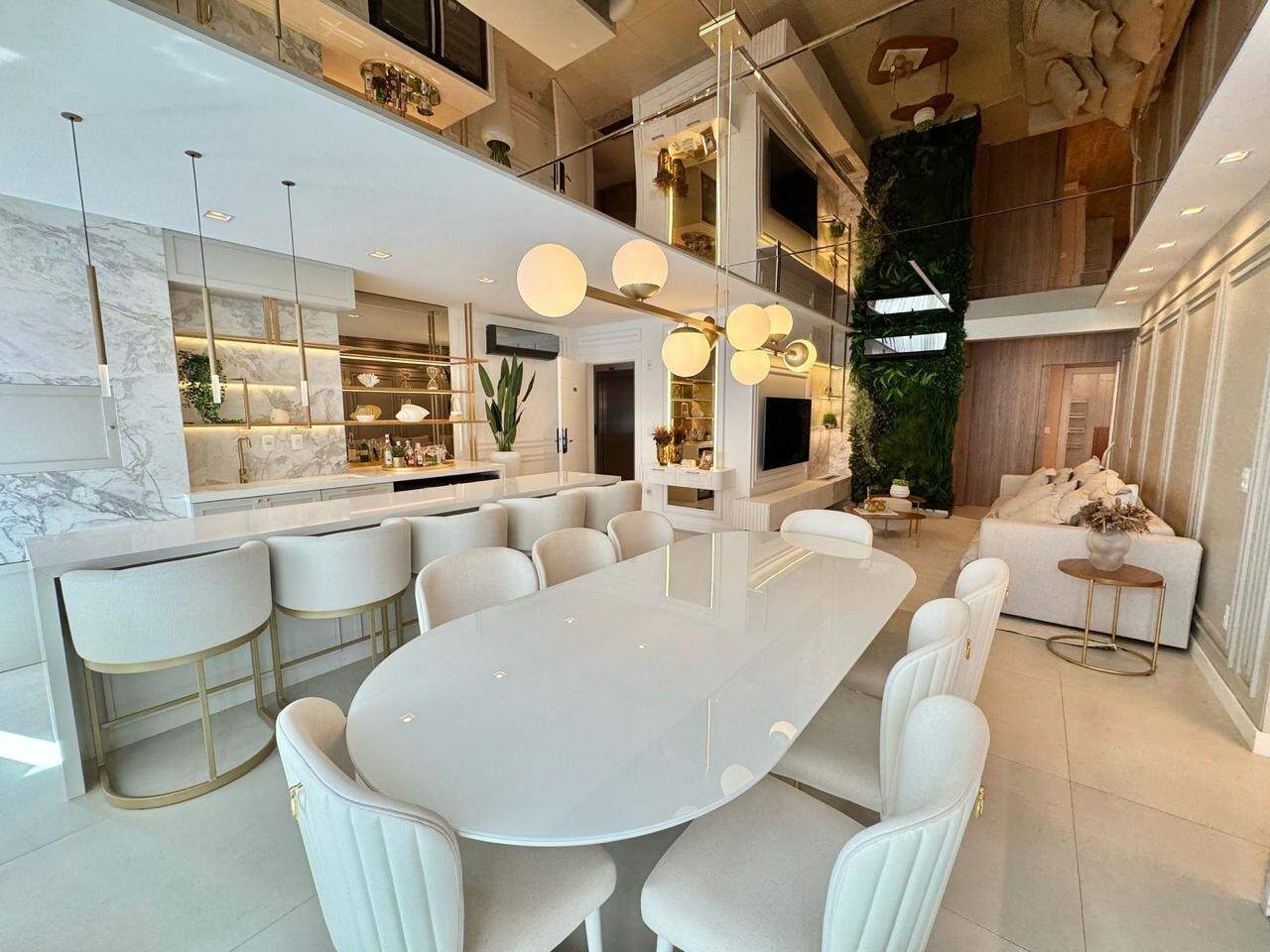 Apartamento à venda no Meia Praia: 