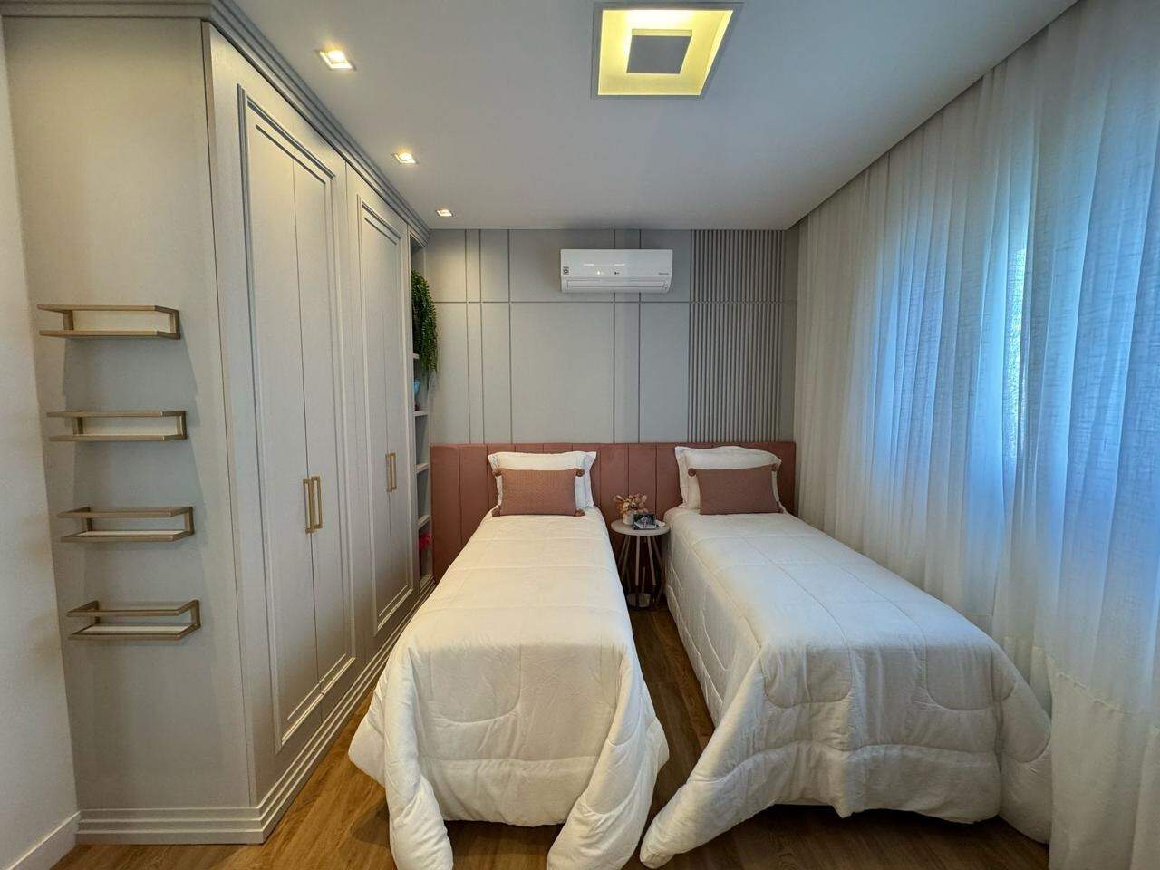 Apartamento à venda no Meia Praia: 