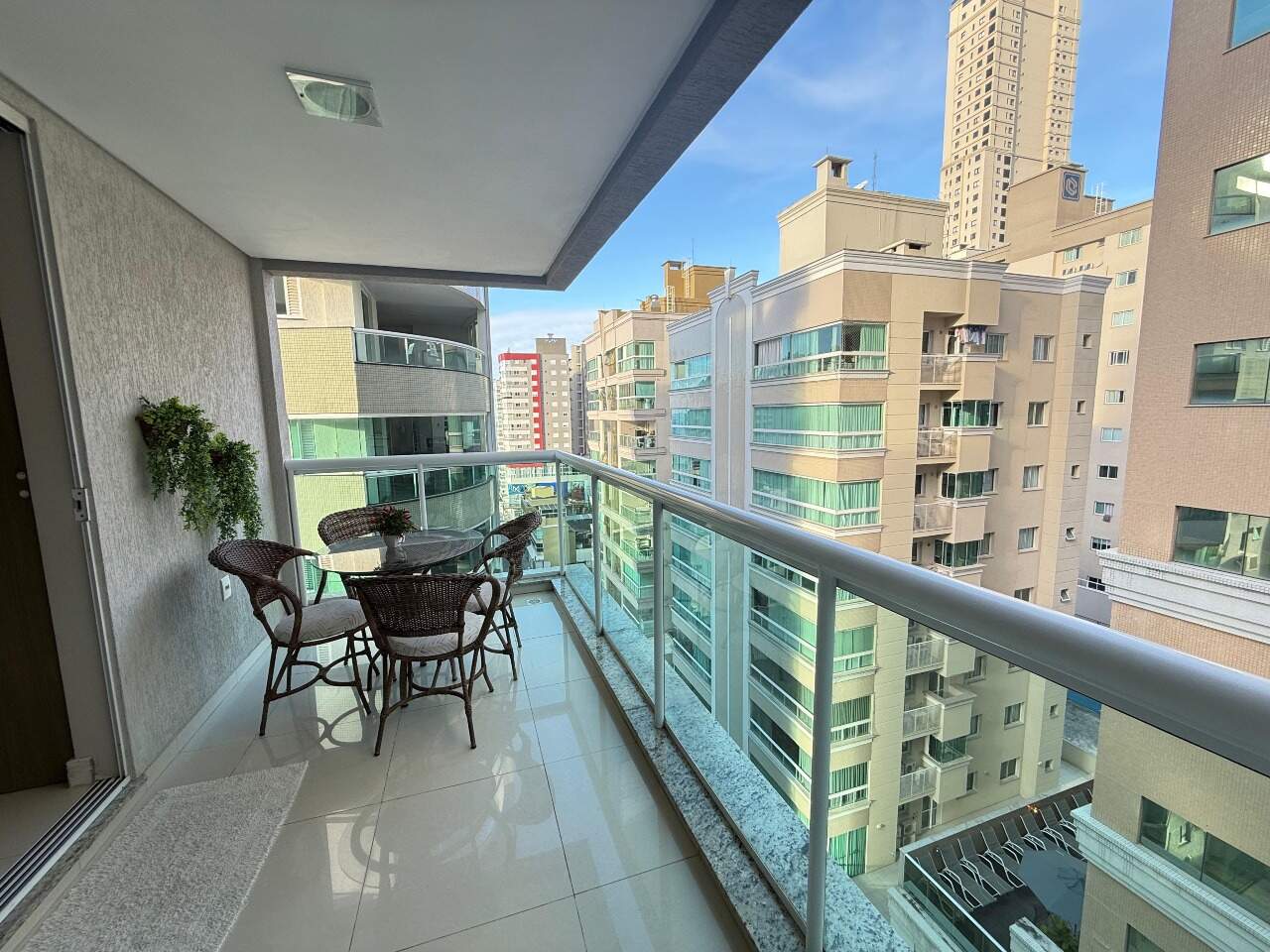Apartamento à venda no Meia Praia: 