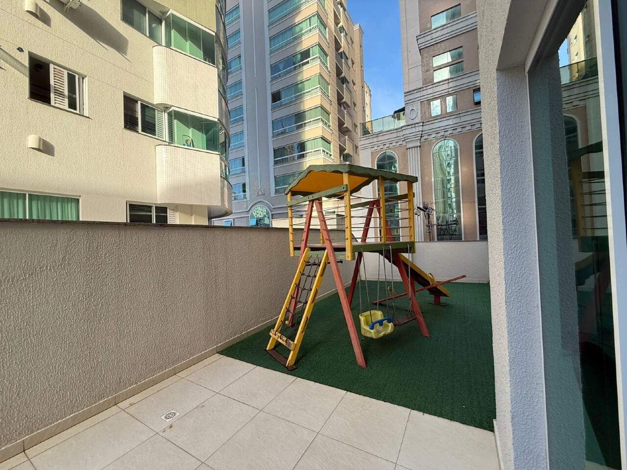 Apartamento à venda no Meia Praia: 