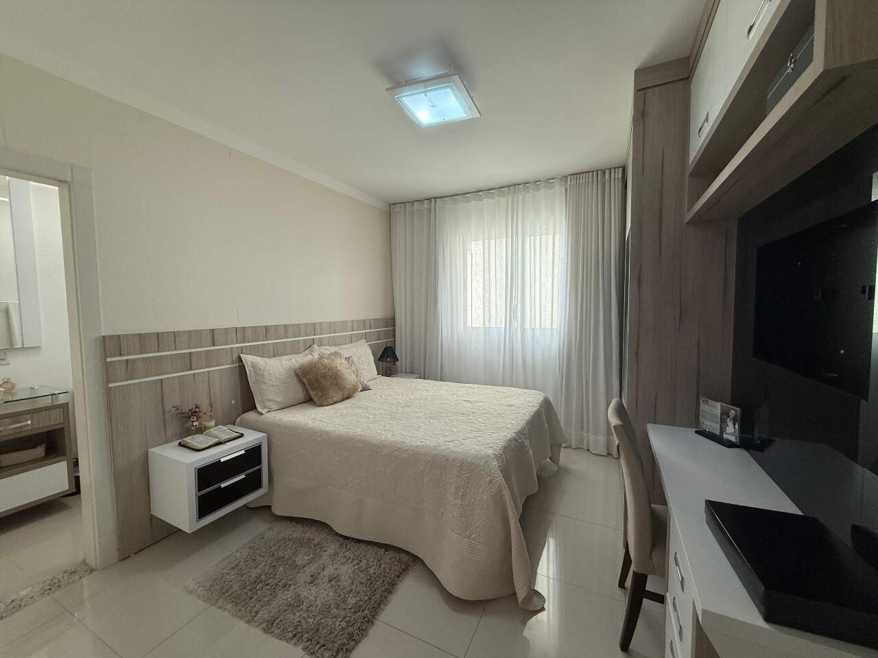 Apartamento à venda no Meia Praia: 
