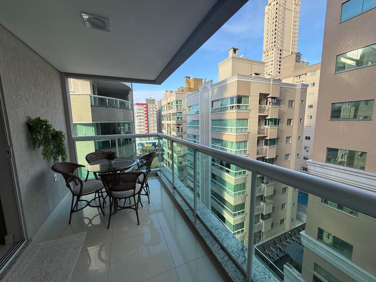 Apartamento à venda no Meia Praia: 