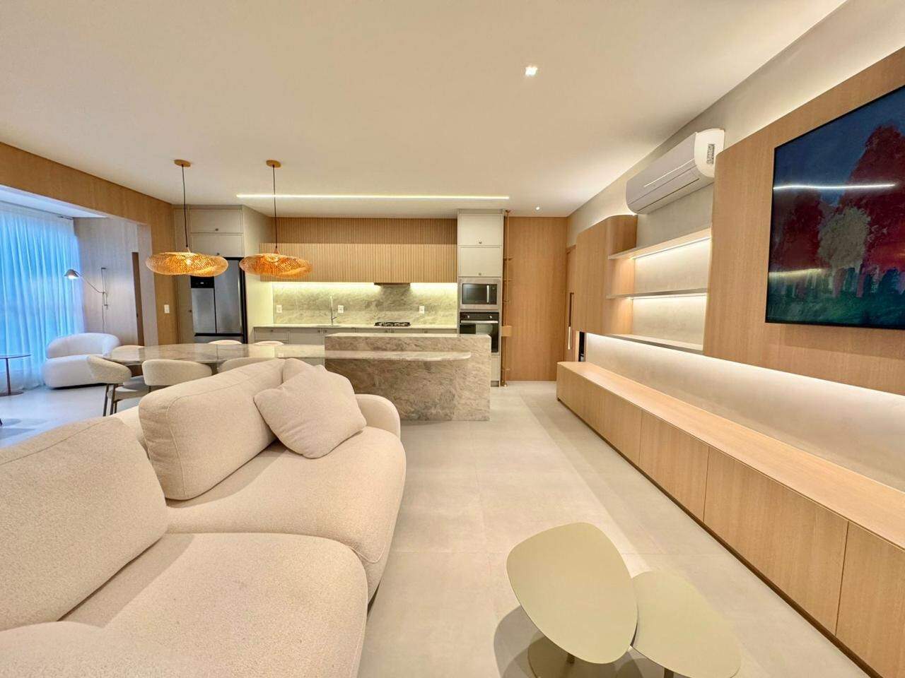 Apartamento à venda no Meia Praia: