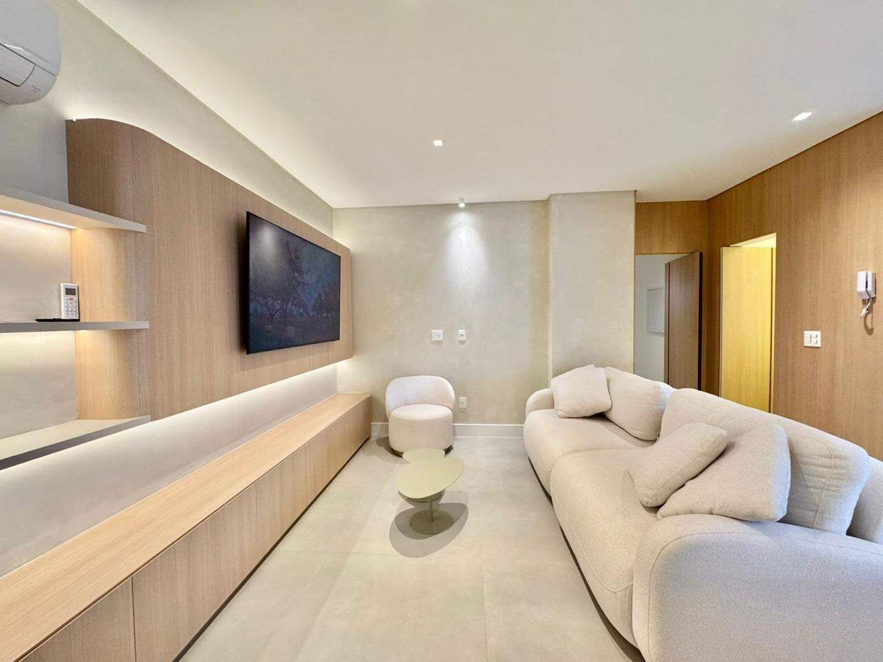 Apartamento à venda no Meia Praia: