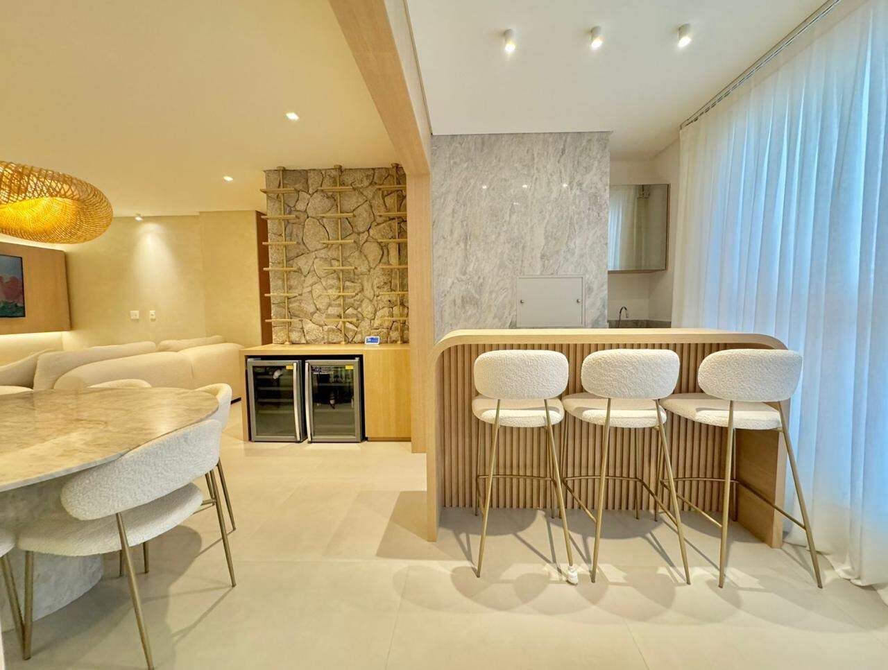 Apartamento à venda no Meia Praia: