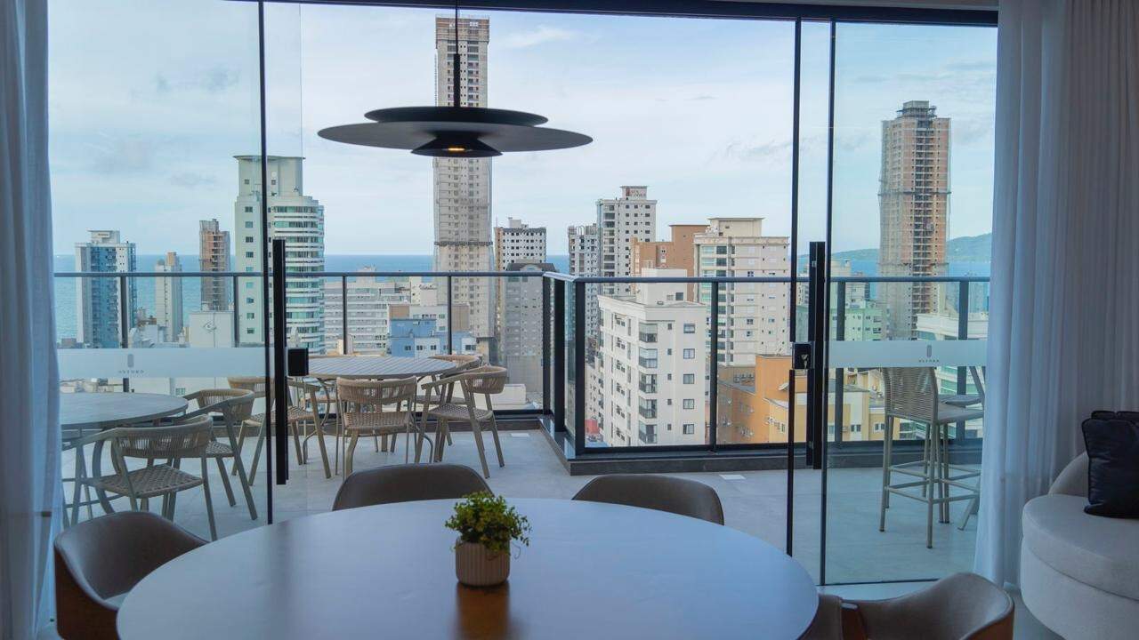 Apartamento à venda no Meia Praia: