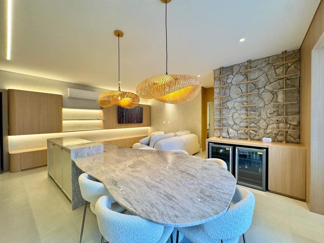 Apartamento à venda no Meia Praia: 